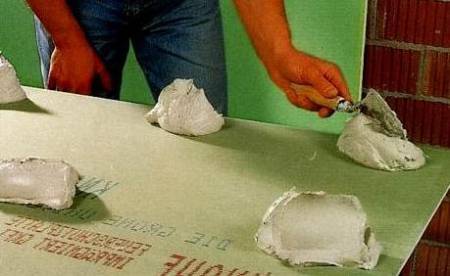 Гипсокартон на клей: обшивка стен без каркаса - фото