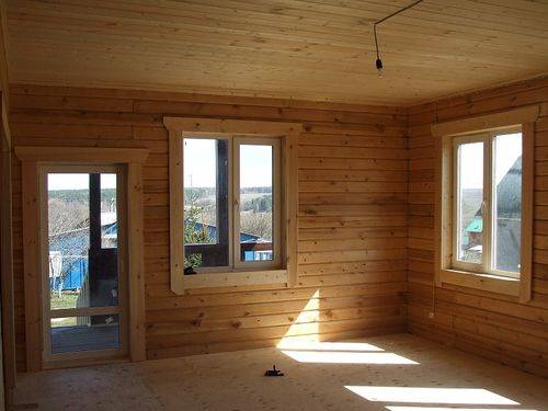 Есть ли способы поднять потолок в деревянном доме - фото