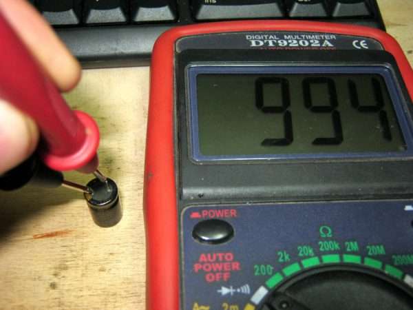 Как проверить конденсатор мультиметром - фото