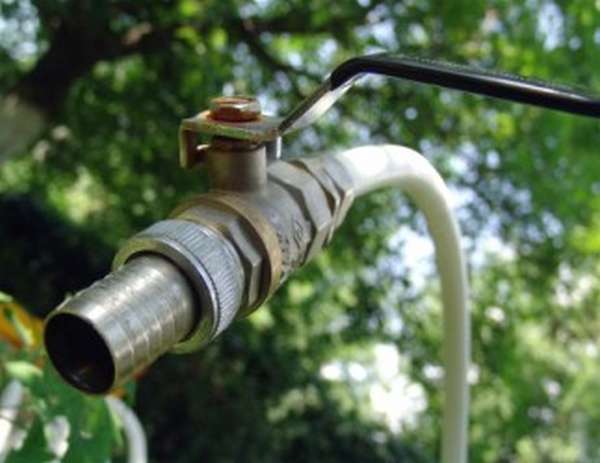 Устройство летнего водопровода на даче - фото