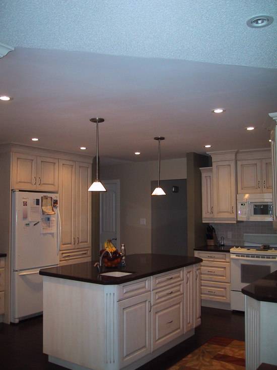 Как сделать освещение потолка на кухне - фото