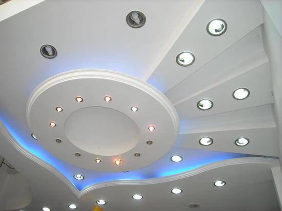 Как осуществить монтаж подвесного потолка из гипсокартона - фото