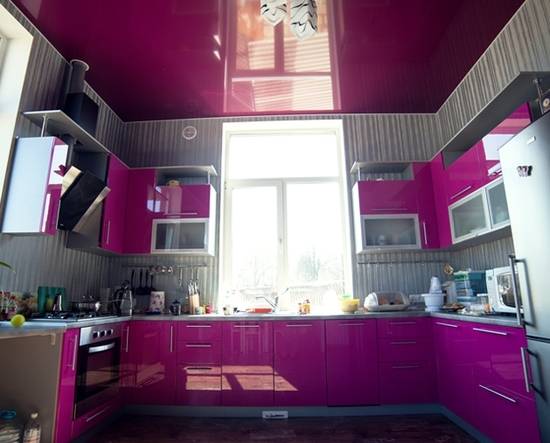Чем хорош натяжной глянцевый потолок на кухне с фото