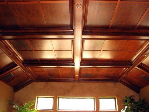 Дизайн деревянного потолка - фото