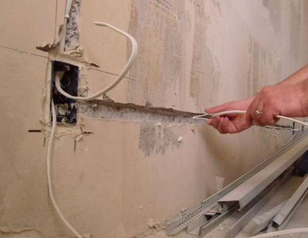 Как штробить стены под проводку и розетки? с фото