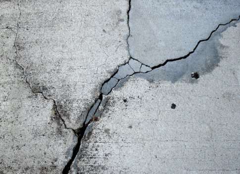 Трещины в бетоне: причины возникновения и способы заделки с фото