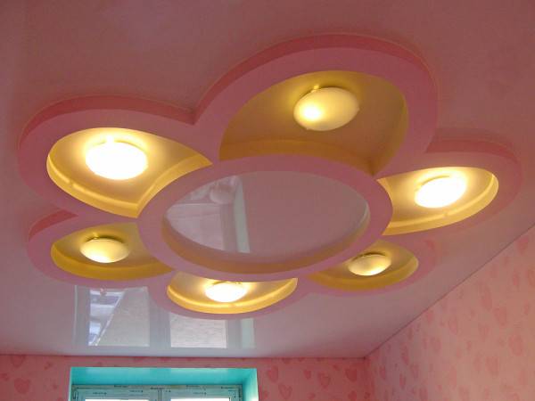 Цветок из гипсокартона на потолке  как просто украсить интерьер помещения - фото